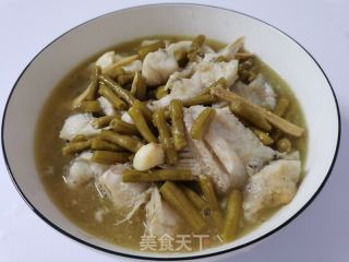 酸豆角煮鲈鱼的做法