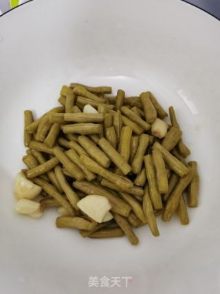 酸豆角煮鲈鱼的做法步骤：8