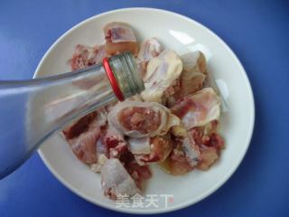 梅干菜蒸三黄鸡的做法步骤：5