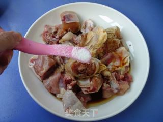 梅干菜蒸三黄鸡的做法步骤：7
