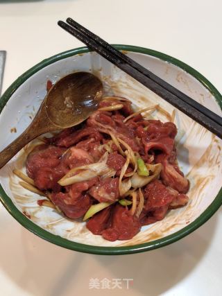 丝瓜蒸牛肉的做法步骤：2