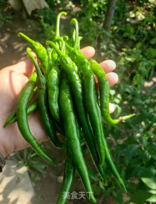 花生米豆豉炒线椒的做法步骤：1