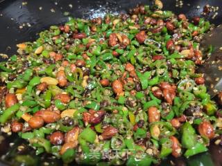 花生米豆豉炒线椒的做法步骤：7