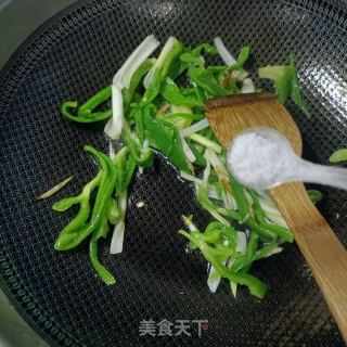 皱皮椒炒章鱼腿的做法步骤：13