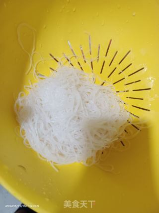 蒜蓉金针菇粉丝鲜虾煲的做法步骤：4