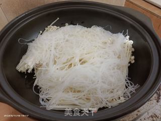 蒜蓉金针菇粉丝鲜虾煲的做法步骤：11