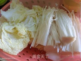 娃娃菜粉丝豆腐瘦肉煲的做法步骤：2