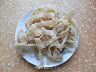 青菜炒粉皮的做法步骤：1