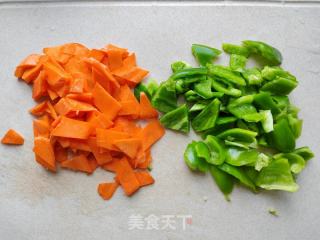 胡萝卜青椒炒蛋的做法步骤：1
