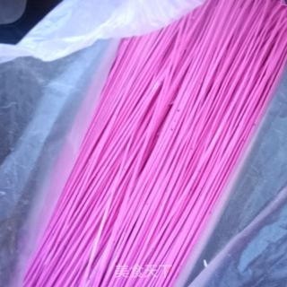 黑虎虾热汤面（火龙果面）的做法步骤：3