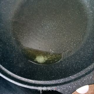 黑虎虾热汤面（火龙果面）的做法步骤：5