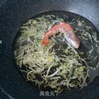 黑虎虾热汤面（火龙果面）的做法步骤：10