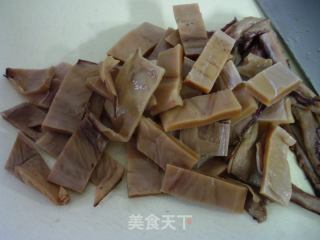 鱿鱼鲞烧圆素鸡的做法步骤：4