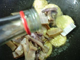 鱿鱼鲞烧圆素鸡的做法步骤：7