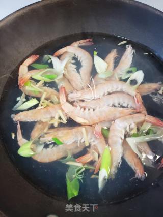 酸甜爽口捞汁大虾的做法步骤：4