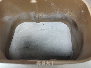 竹炭粉面包的做法步骤：1