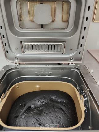 竹炭粉面包的做法步骤：5