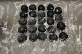 竹炭粉面包的做法步骤：7