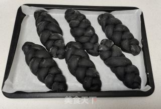 竹炭粉面包的做法步骤：10