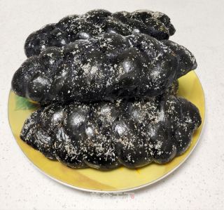 竹炭粉面包的做法步骤：15