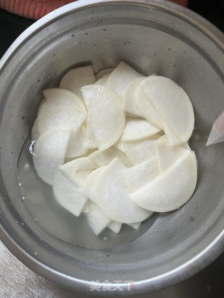 脆爽糖醋萝卜的做法步骤：2