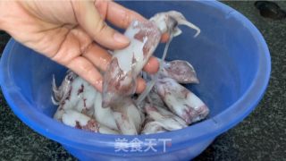 芥末鱿鱼的做法步骤：1