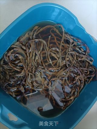 排骨炖豆角干的做法步骤：3