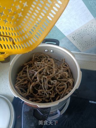 排骨炖豆角干的做法步骤：12