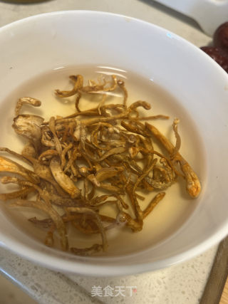 虫草花蒸鸡的做法步骤：1