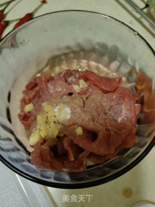 蔬菜拌牛肉的做法步骤：1