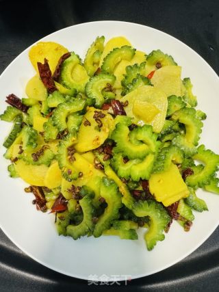 苦瓜炒土豆的做法