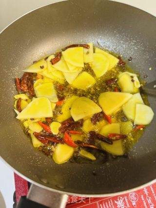 苦瓜炒土豆的做法步骤：3