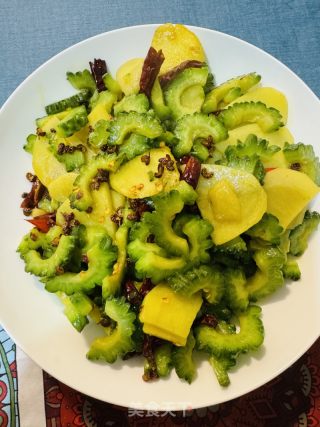 苦瓜炒土豆的做法步骤：6