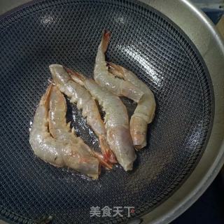 辣白菜炒对虾的做法步骤：5