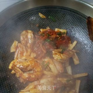 辣白菜炒对虾的做法步骤：10