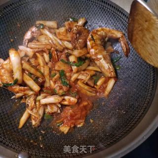 辣白菜炒对虾的做法步骤：11