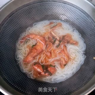 大虾辣白菜汤粉的做法步骤：8