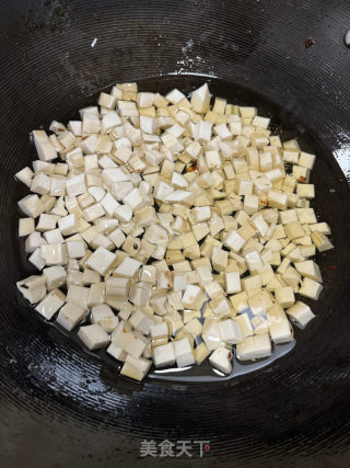 豆干肉末米线酱的做法步骤：2