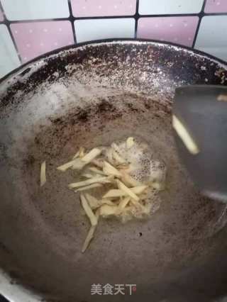 花蛤这样炒，一盘不够吃的做法步骤：1
