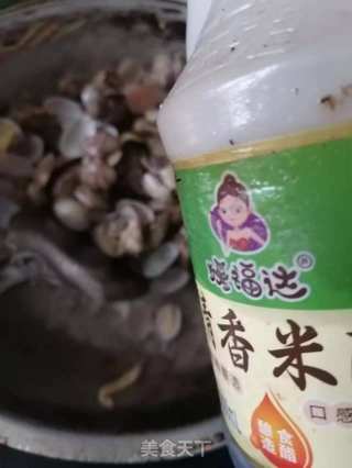 花蛤这样炒，一盘不够吃的做法步骤：4