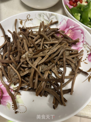 茶树菇炒肉的做法步骤：2