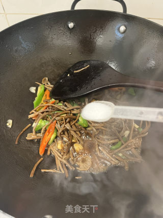 茶树菇炒肉的做法步骤：8