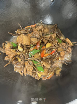 茶树菇炒肉的做法步骤：9