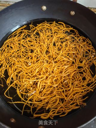 小米辣拌虫草花的做法步骤：3