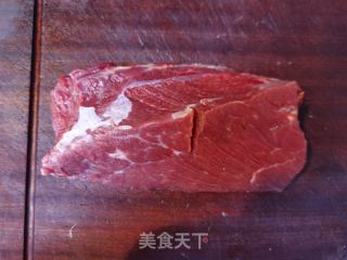 牛肉炒香菜的做法步骤：1