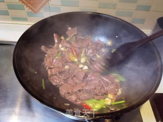 牛肉炒香菜的做法步骤：12