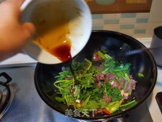 牛肉炒香菜的做法步骤：14