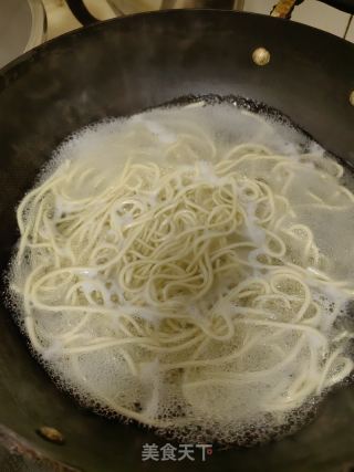 牛肉笋子炒面的做法步骤：5