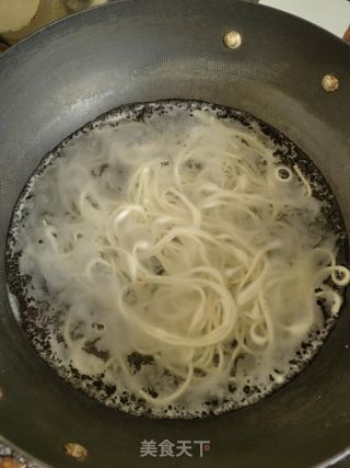 肉片豆芽面的做法步骤：2