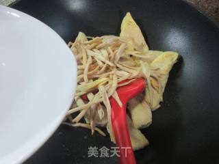 黄花菜小素鸡烧蛋饺的做法步骤：4